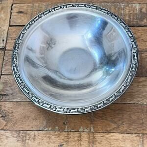 Vintage Silver Plated Oneida Silversmiths Footed Pedestal Serving Candy Dish